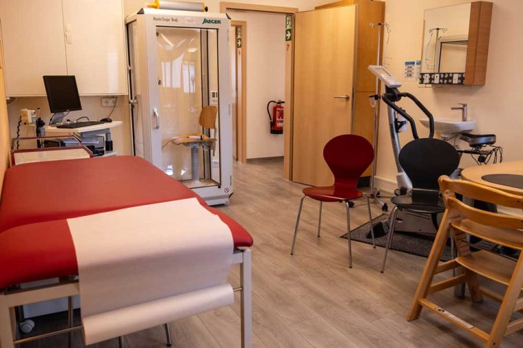 Kinderarztpraxis Behandlungszimmer